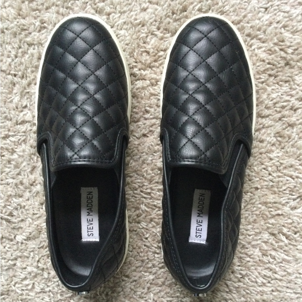 🔥🔥HOST PIC🔥🔥Steve Madden Quilted Loafers